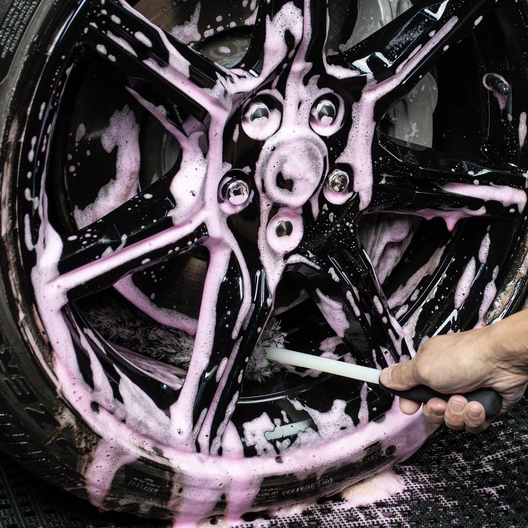Ultimate Crazy Plush Wooly Wheel Brush - Image 3
